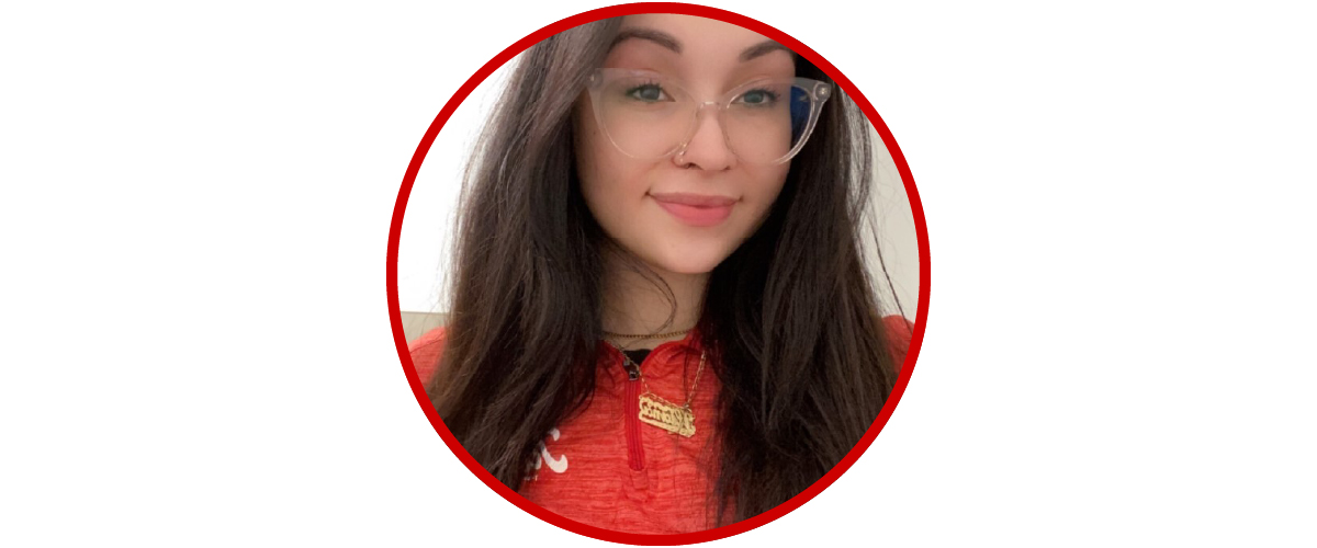 A head shot of Iliana wearing a red shirt and glasses, inside a red circle.